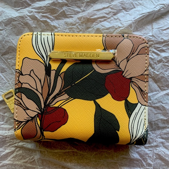 Steve Madden Floral Printed Leather Wallet - Picture 1 of 5